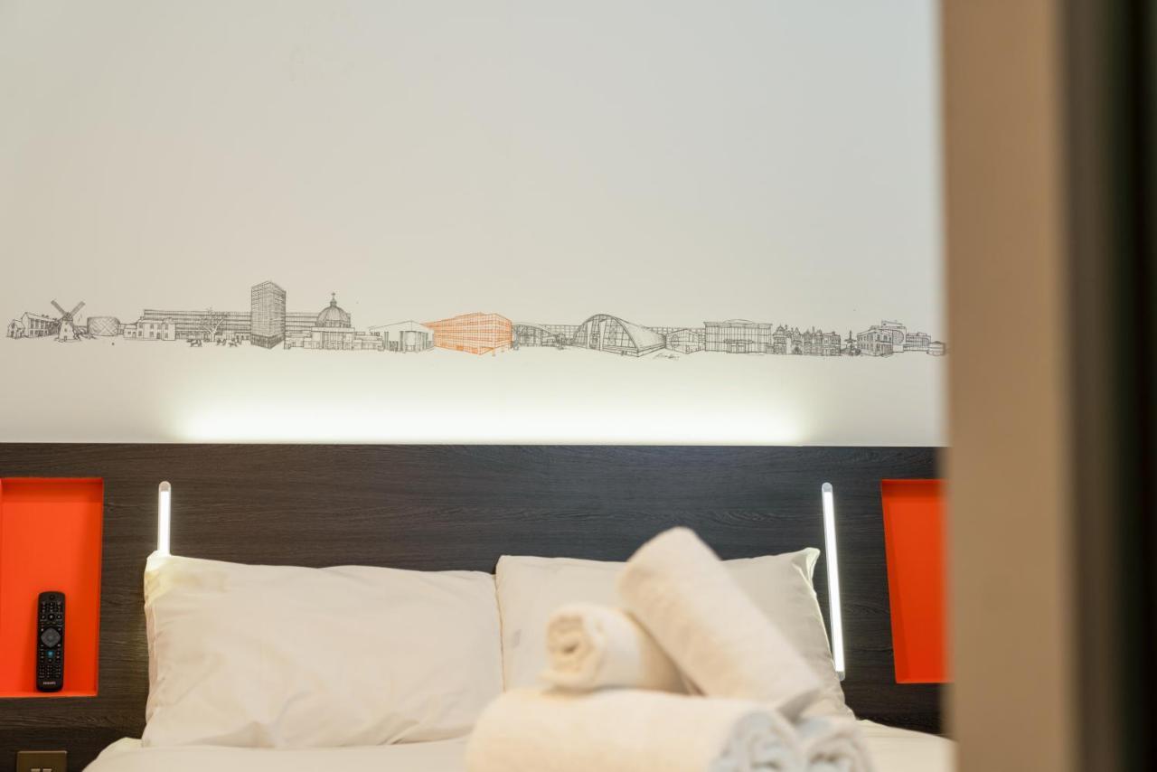 Easyhotel Milton Keynes Exteriör bild
