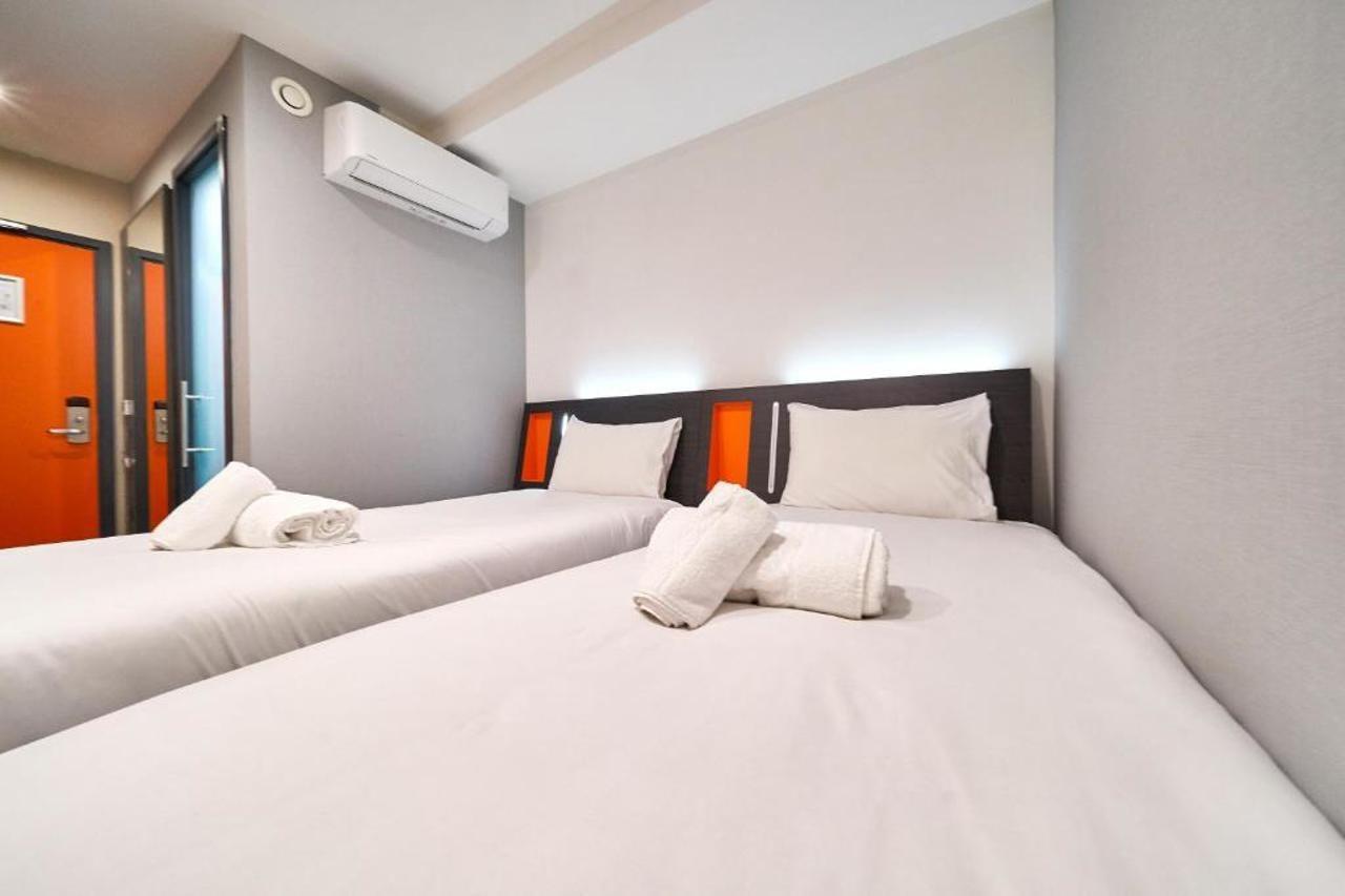 Easyhotel Milton Keynes Exteriör bild