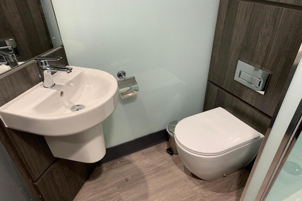 Easyhotel Milton Keynes Exteriör bild