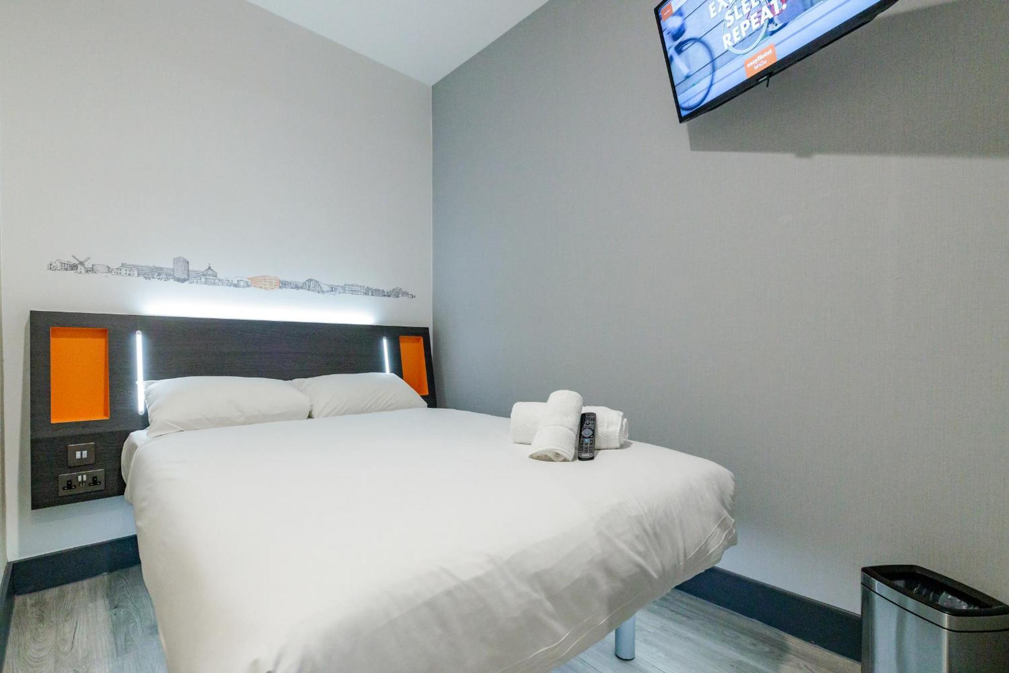 Easyhotel Milton Keynes Exteriör bild