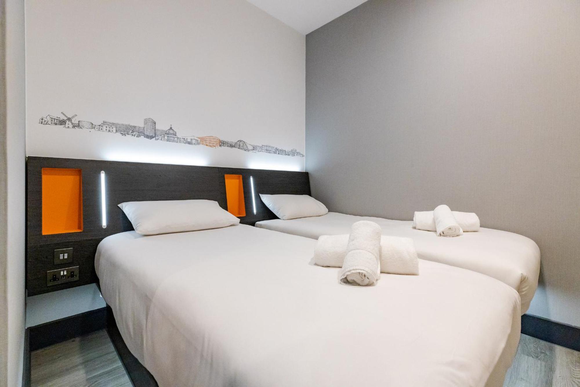 Easyhotel Milton Keynes Exteriör bild