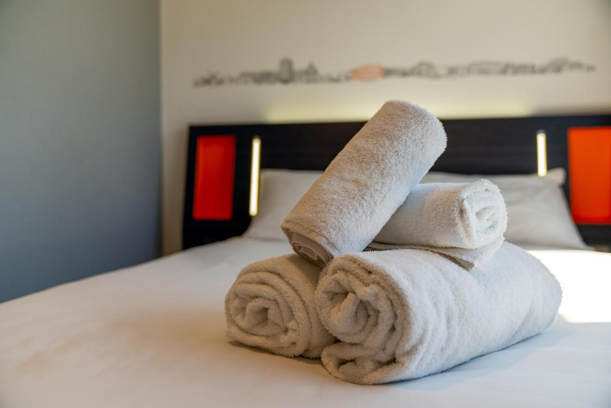 Easyhotel Milton Keynes Rum bild