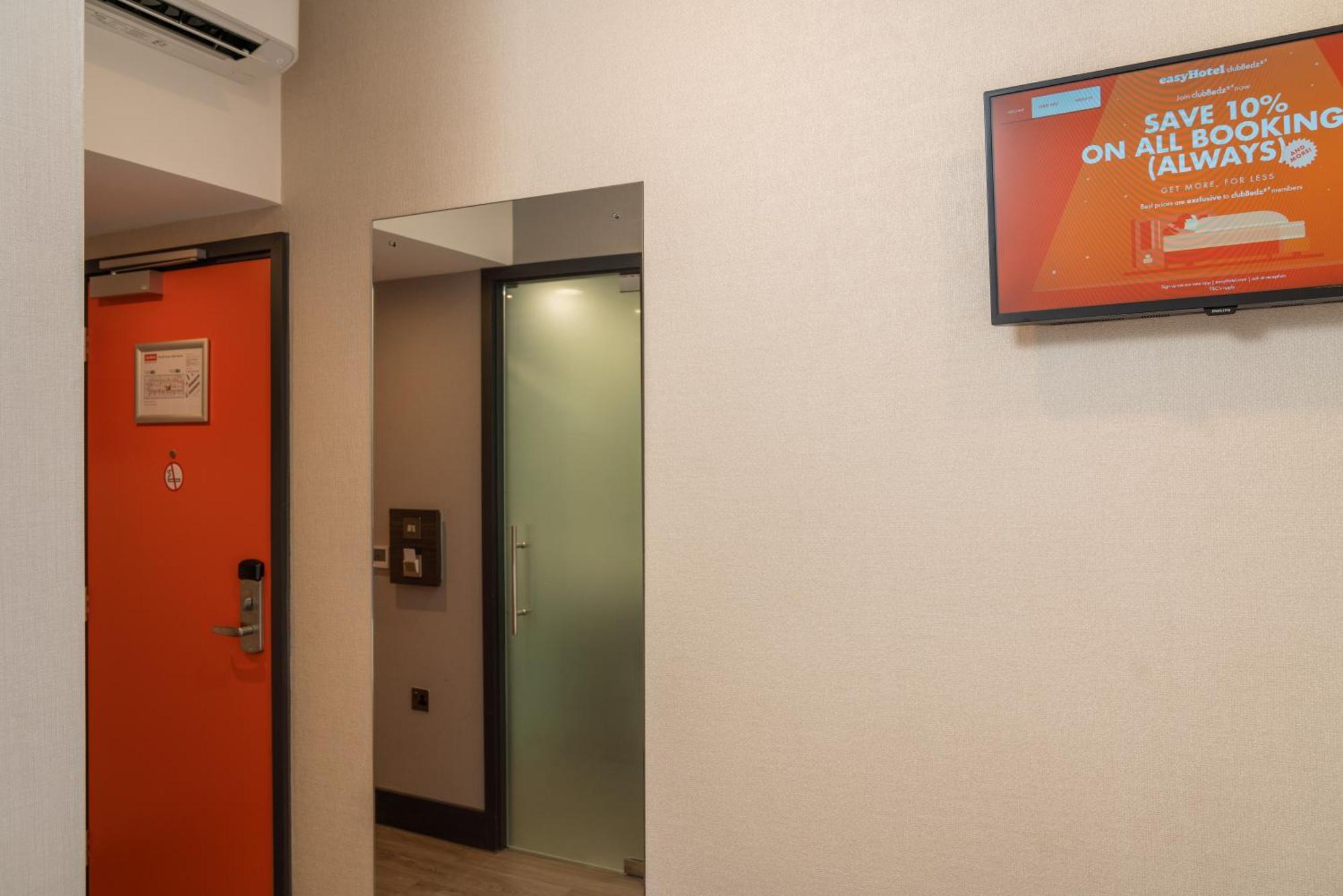 Easyhotel Milton Keynes Rum bild