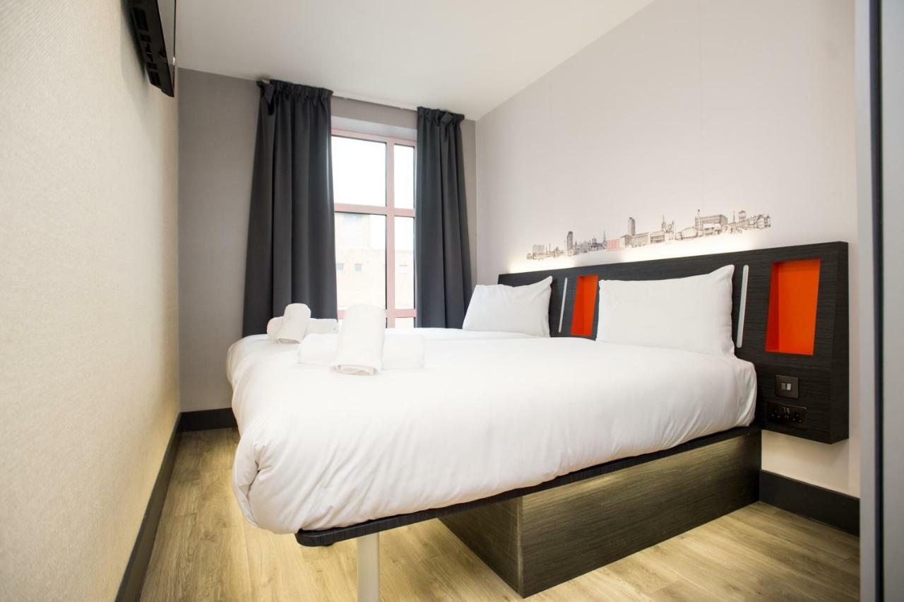 Easyhotel Milton Keynes Exteriör bild
