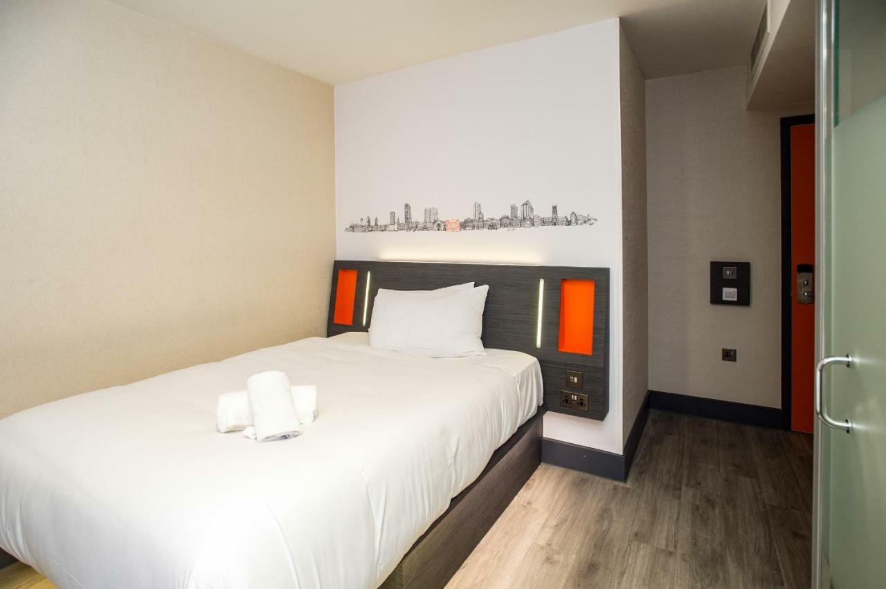 Easyhotel Milton Keynes Exteriör bild