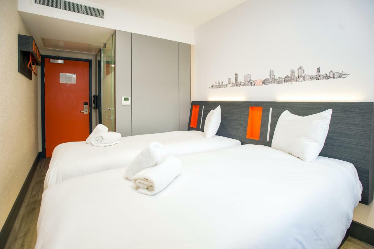 Easyhotel Milton Keynes Exteriör bild