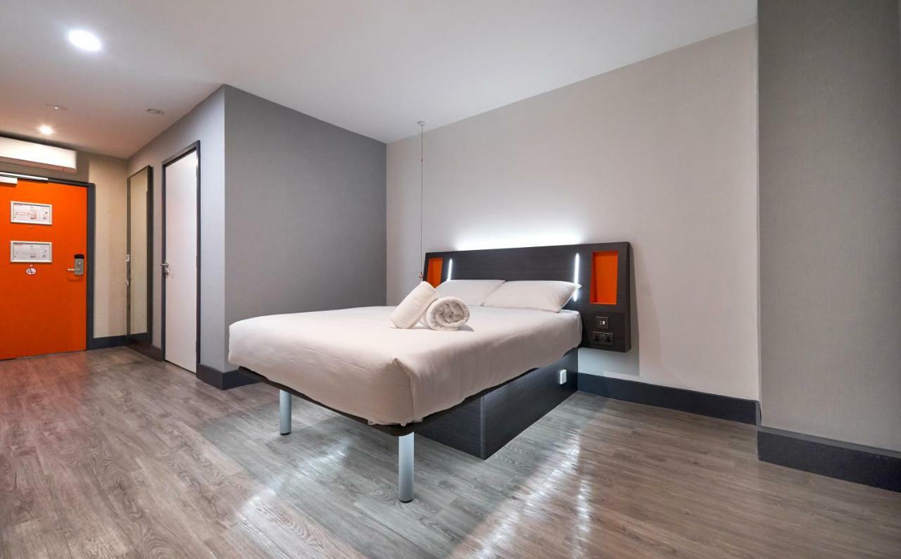 Easyhotel Milton Keynes Exteriör bild
