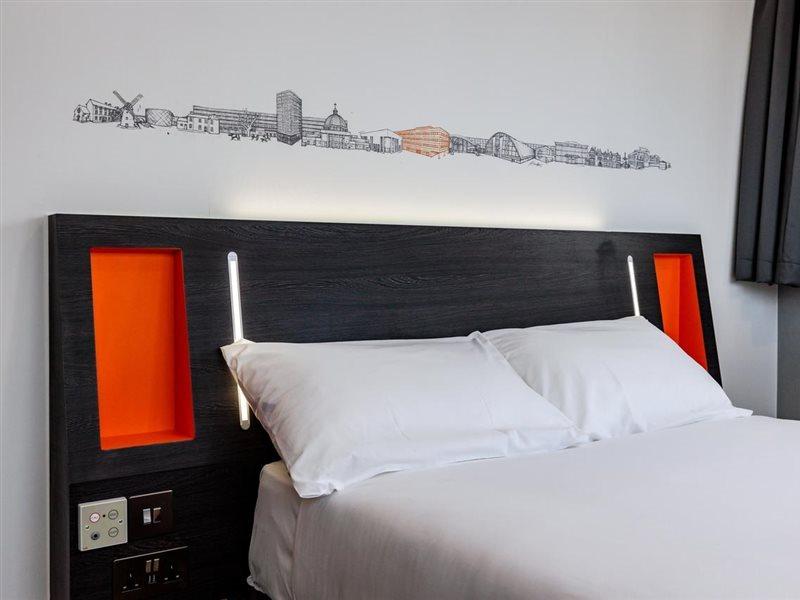 Easyhotel Milton Keynes Exteriör bild