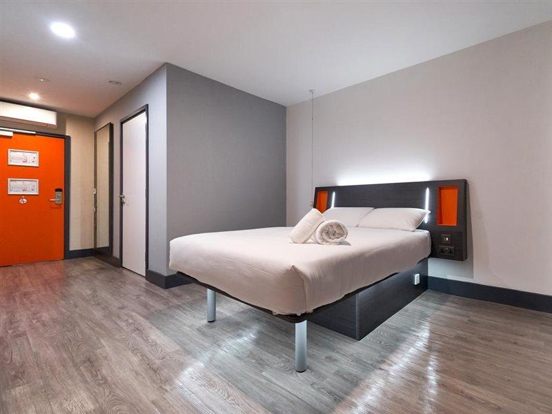 Easyhotel Milton Keynes Exteriör bild